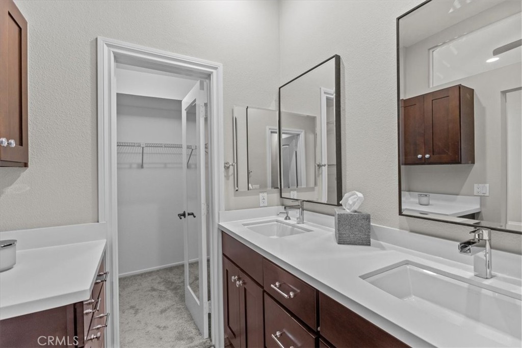 Primary Bedroom's bathroom