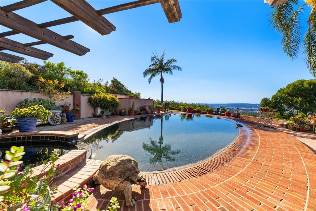 701 S Londerry Lane, Anaheim, CA 92807