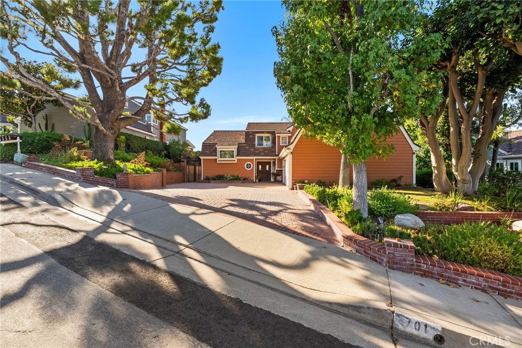 701 S Londerry Lane, Anaheim, CA 92807