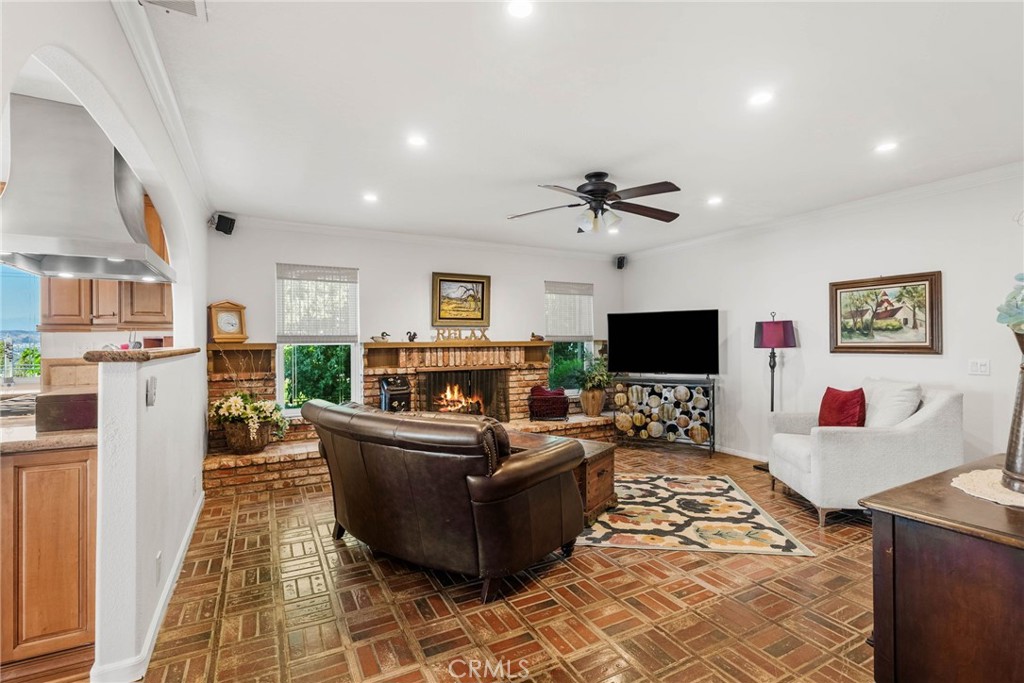 701 S Londerry Lane, Anaheim, CA 92807