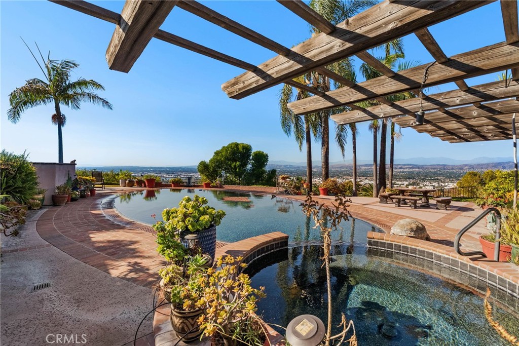 701 S Londerry Lane, Anaheim, CA 92807