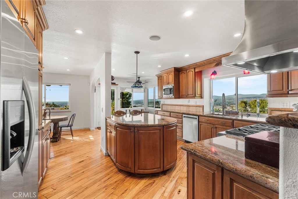 701 S Londerry Lane, Anaheim, CA 92807