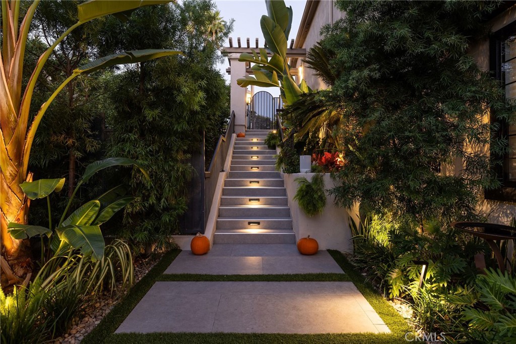 51 Seabrook Cove, Newport Beach, CA 92660