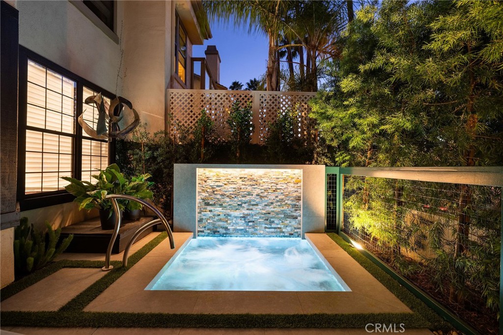 51 Seabrook Cove, Newport Beach, CA 92660
