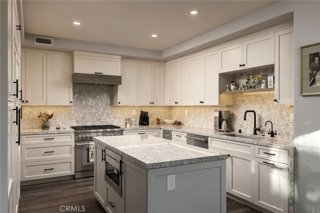 51 Seabrook Cove, Newport Beach, CA 92660