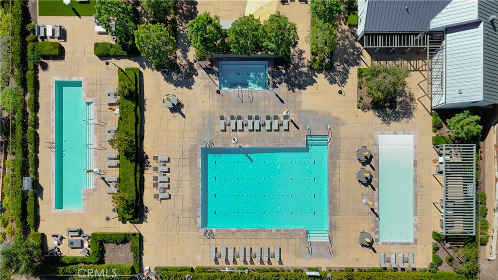 Husdon House + Pools