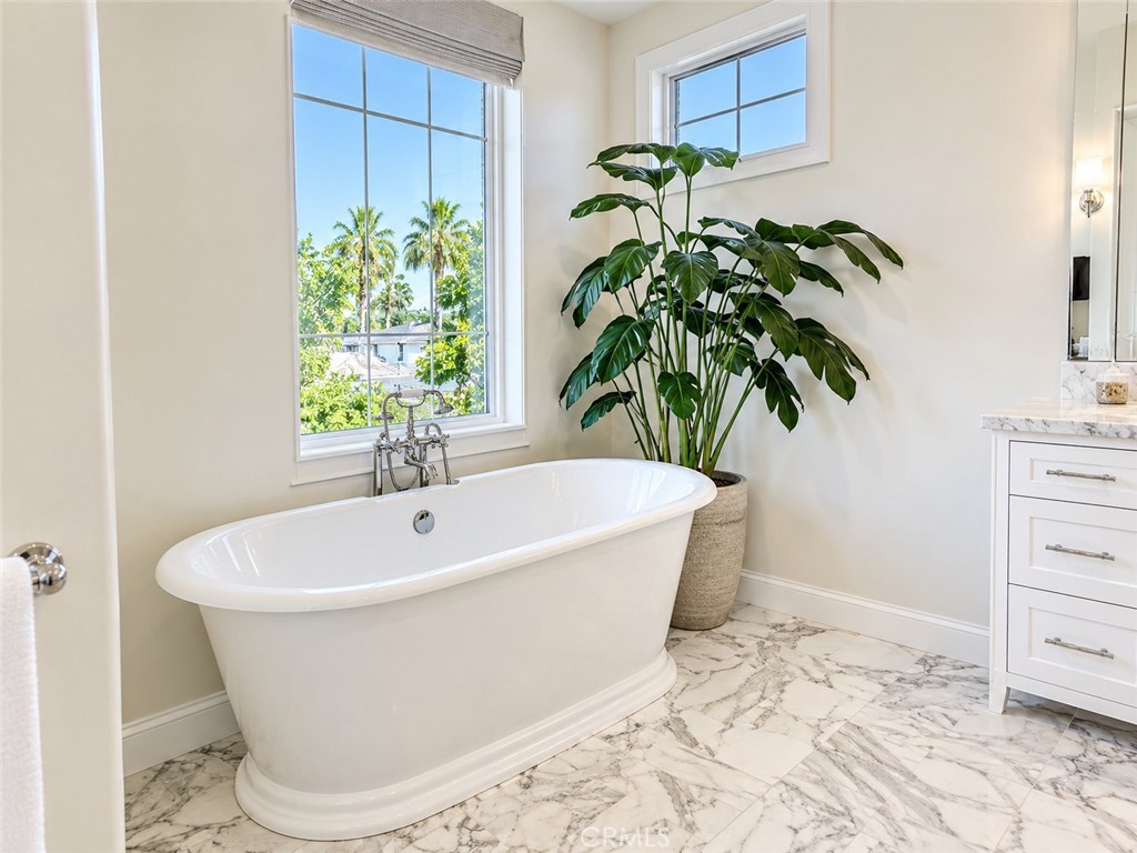 512 Jasmine Avenue, Corona Del Mar, CA 92625