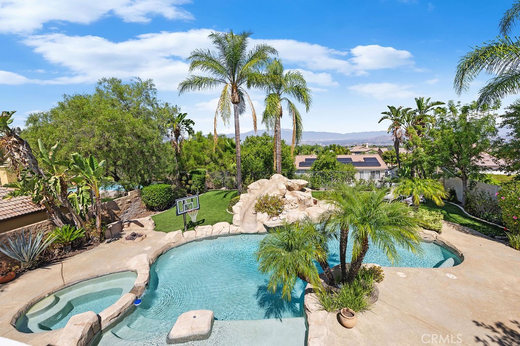 135 Custer Circle, Corona, CA 92881
