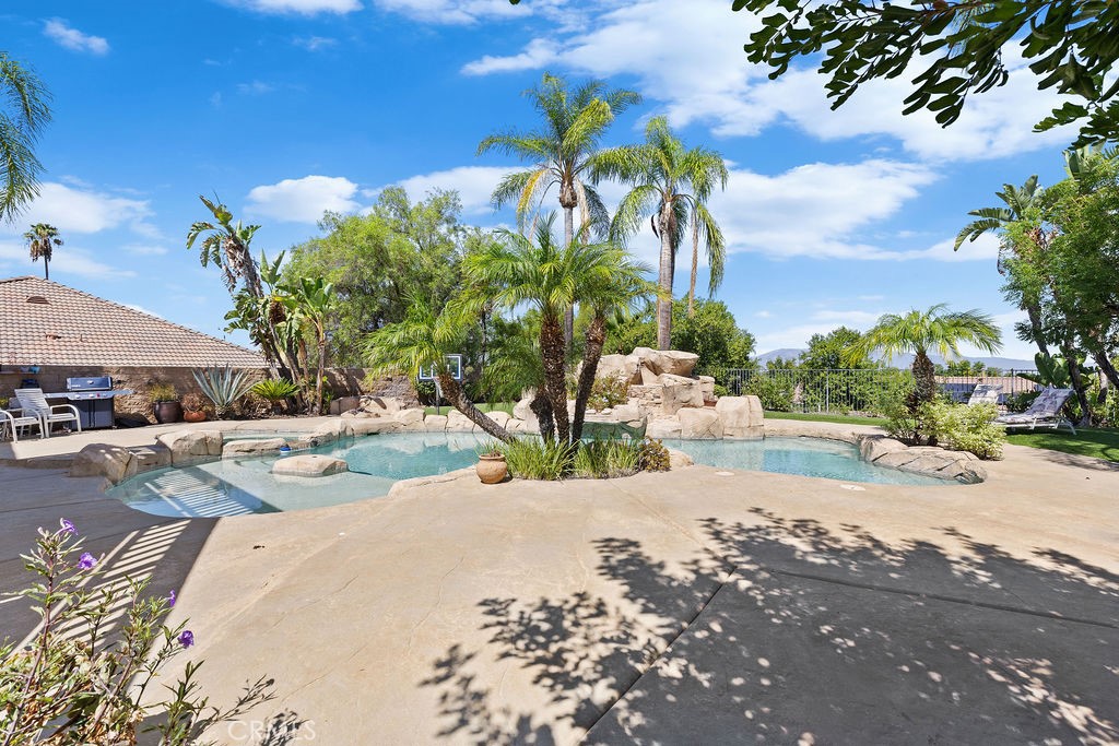 135 Custer Circle, Corona, CA 92881