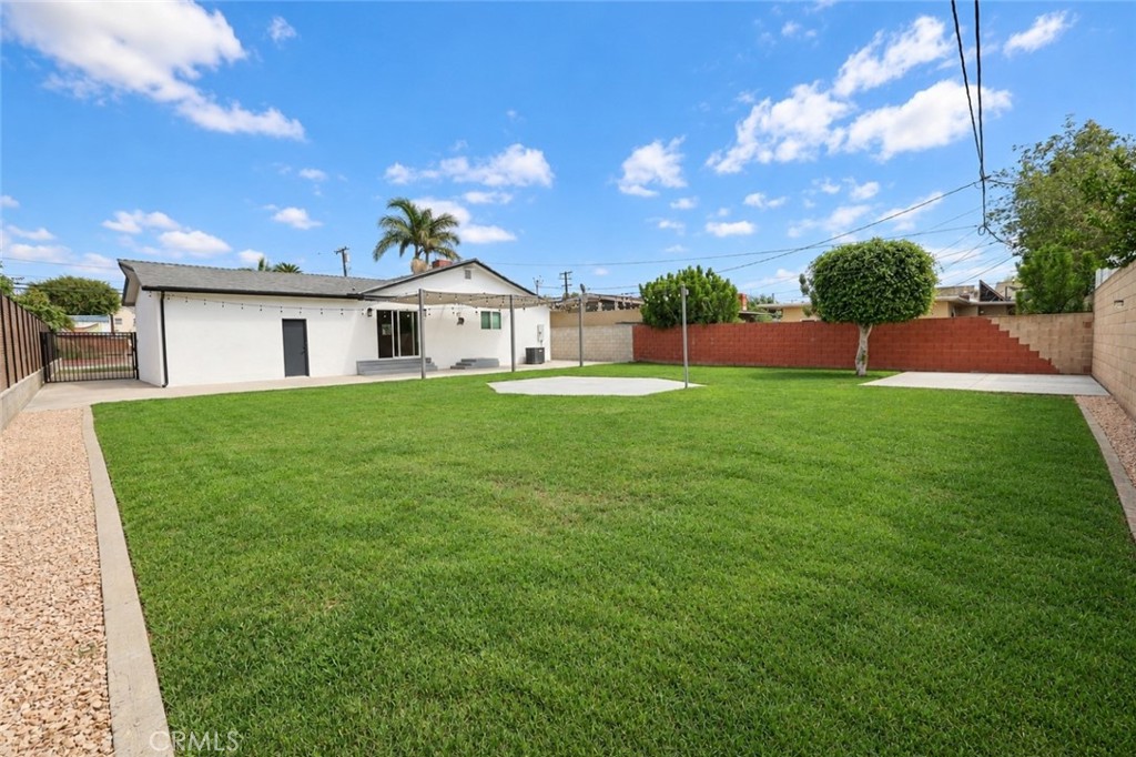 315 University Drive, Costa Mesa, CA 92627