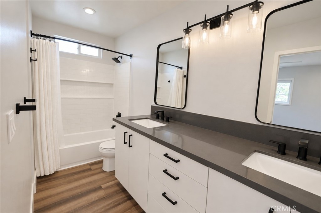 315 University Drive, Costa Mesa, CA 92627