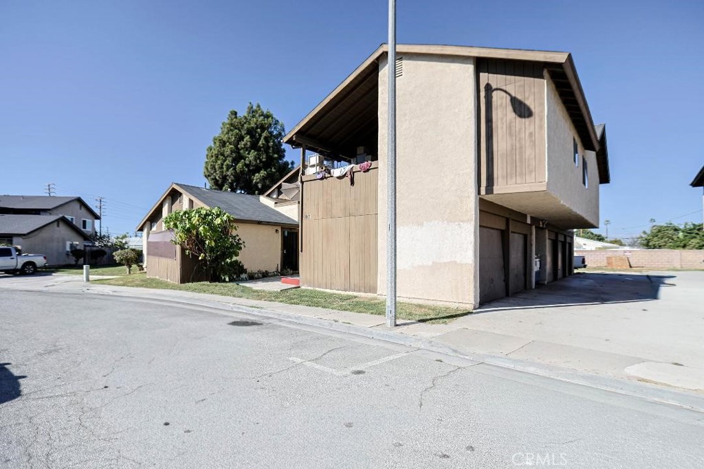 1031 W Central, Santa Ana, CA 92707
