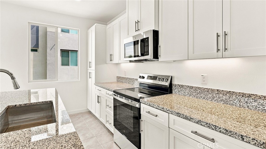 *Photos of different homesite used for floorplan representation*