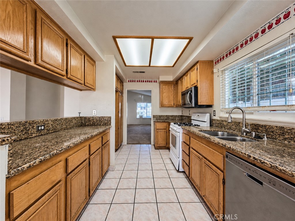 12532 El Dorado Court, Victorville, CA 92392