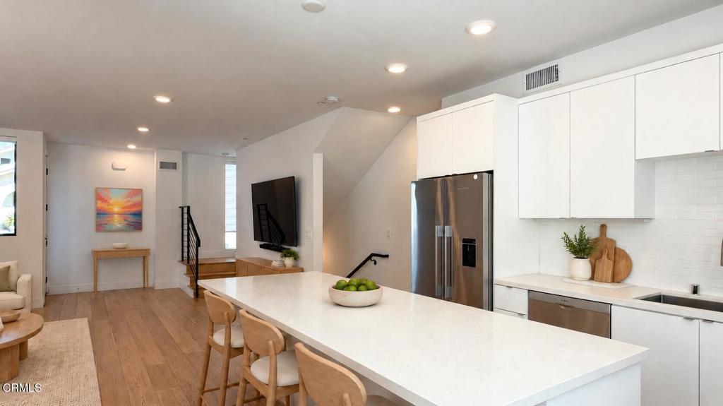 7. kitchen_3_IMG_0408_staged