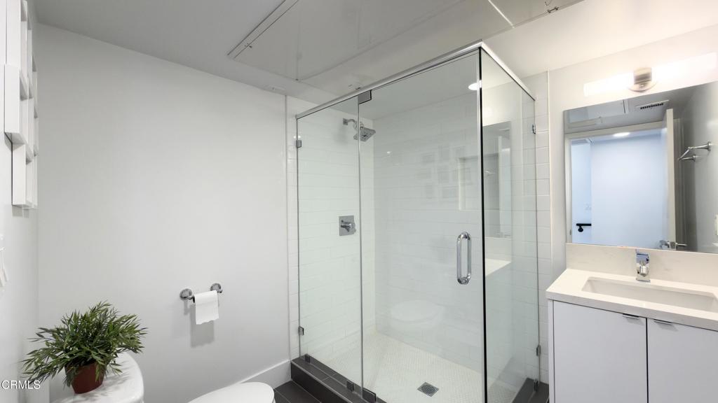 23. hall bath_IMG_0429