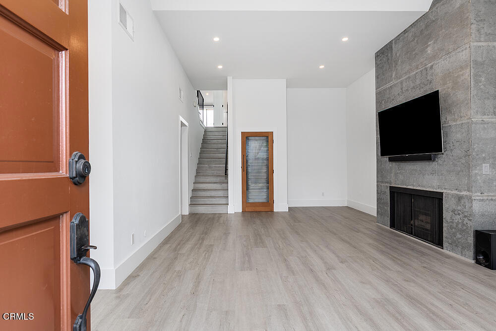 214 S Marengo Ave 003-mls