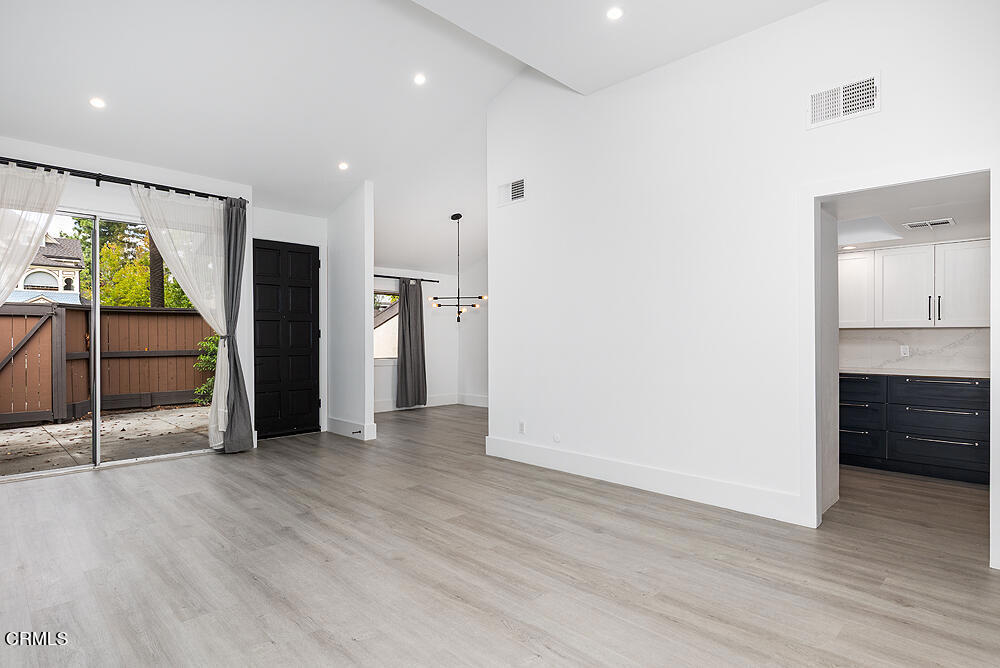 214 S Marengo Ave 005-mls