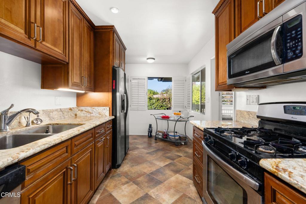 1-web-or-mls-DSC00040-35-18 1-web-or-mls-DSC00040-35-18