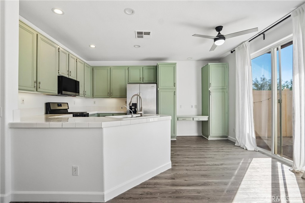 27707 Clio Lane, Canyon Country, CA 91351