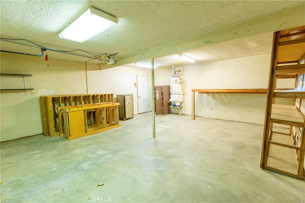 2440 E Howard, Visalia, CA 93292