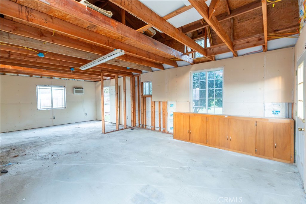 2440 E Howard, Visalia, CA 93292