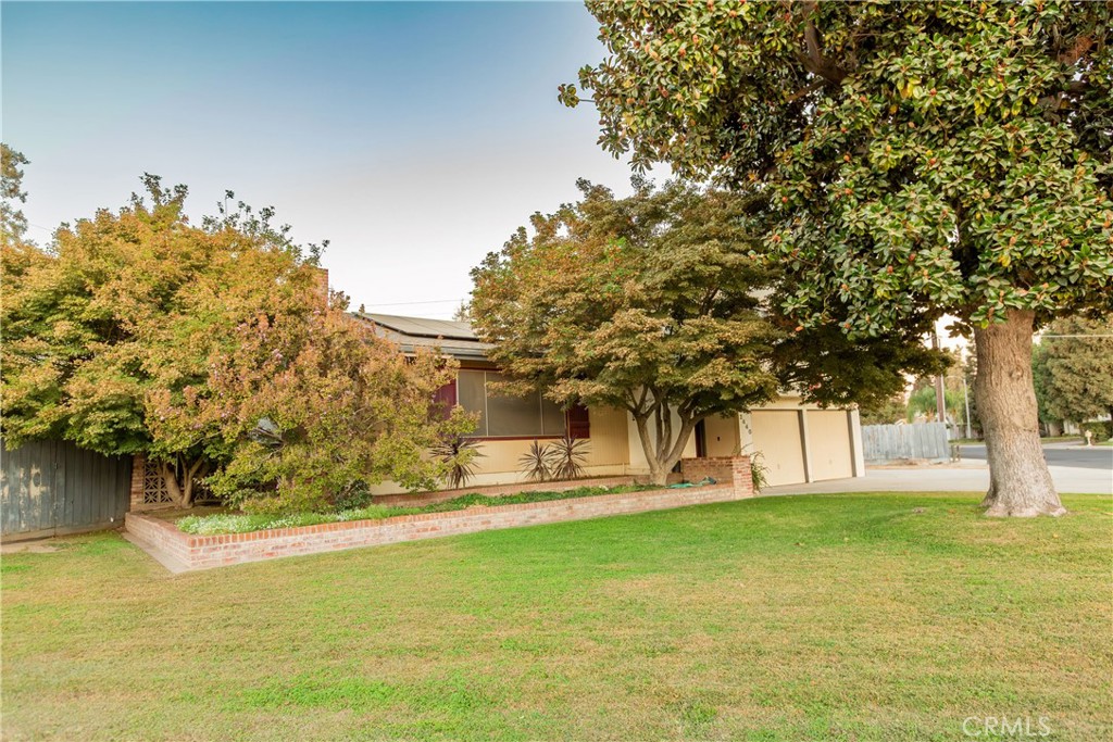 2440 E Howard, Visalia, CA 93292
