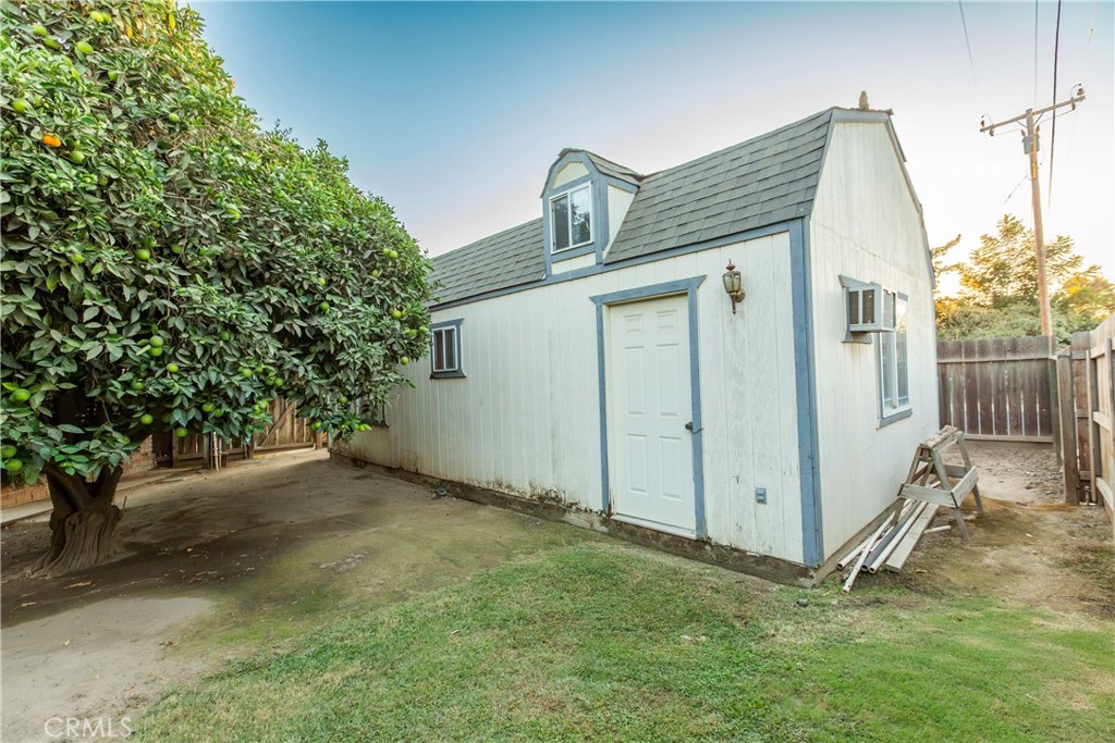 2440 E Howard, Visalia, CA 93292