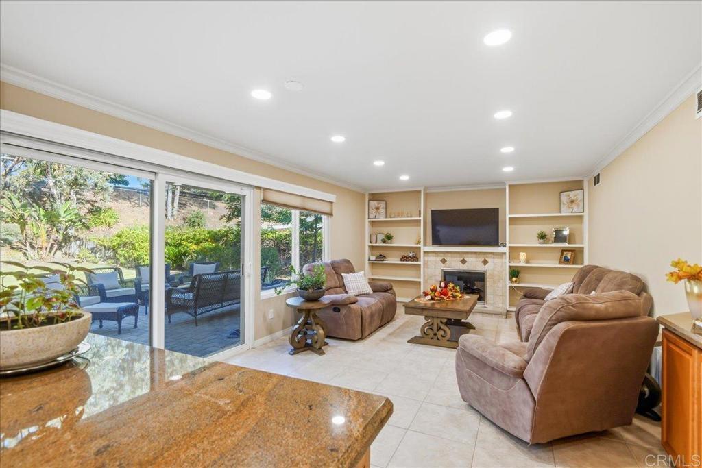 1695 Arnheim CT, El Cajon, CA 92021
