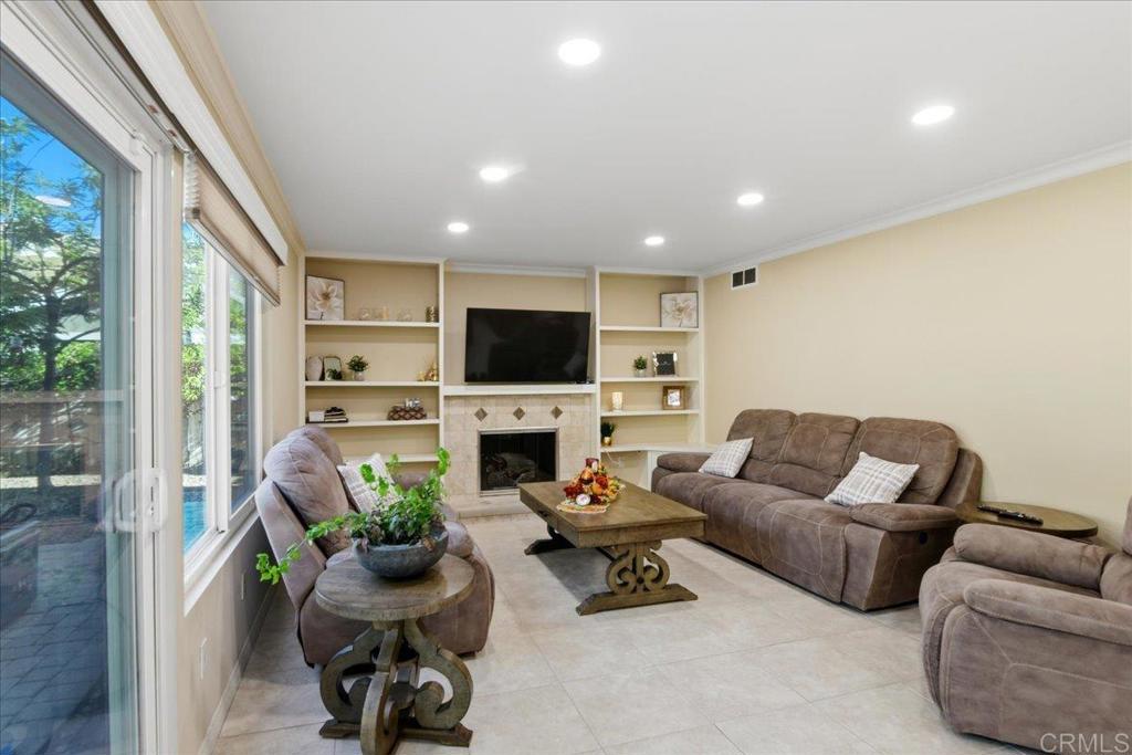 1695 Arnheim CT, El Cajon, CA 92021