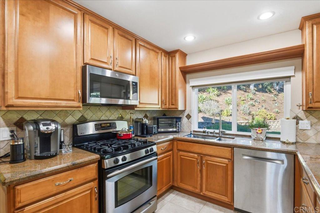 1695 Arnheim CT, El Cajon, CA 92021