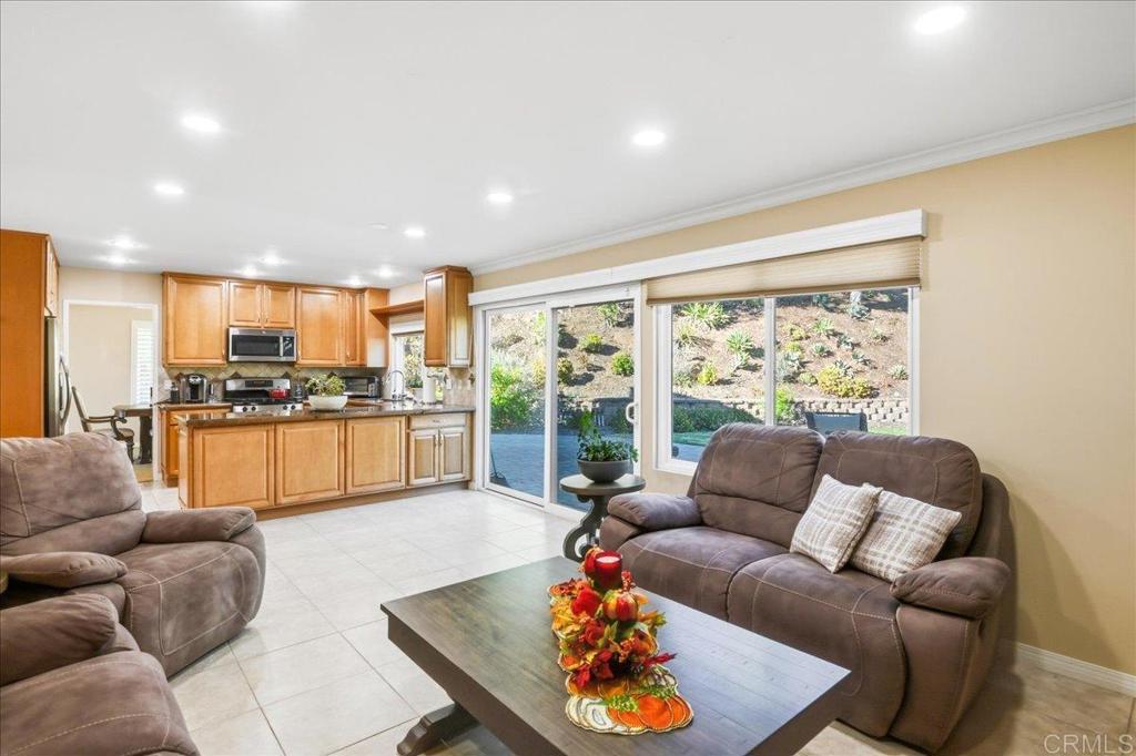 1695 Arnheim CT, El Cajon, CA 92021