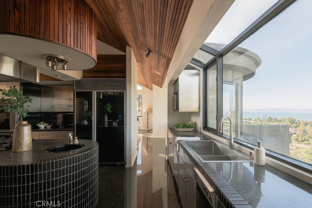 1905 Via Coronel, Palos Verdes Estates, CA 90274