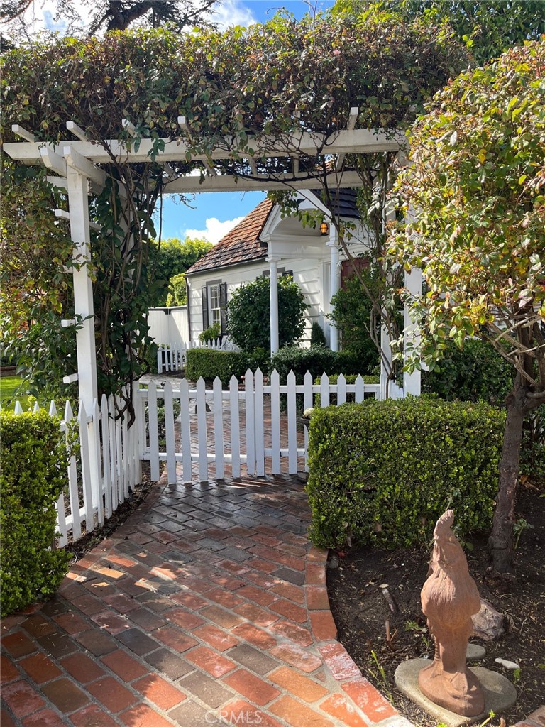 2110 N Ross, Santa Ana, CA 92706