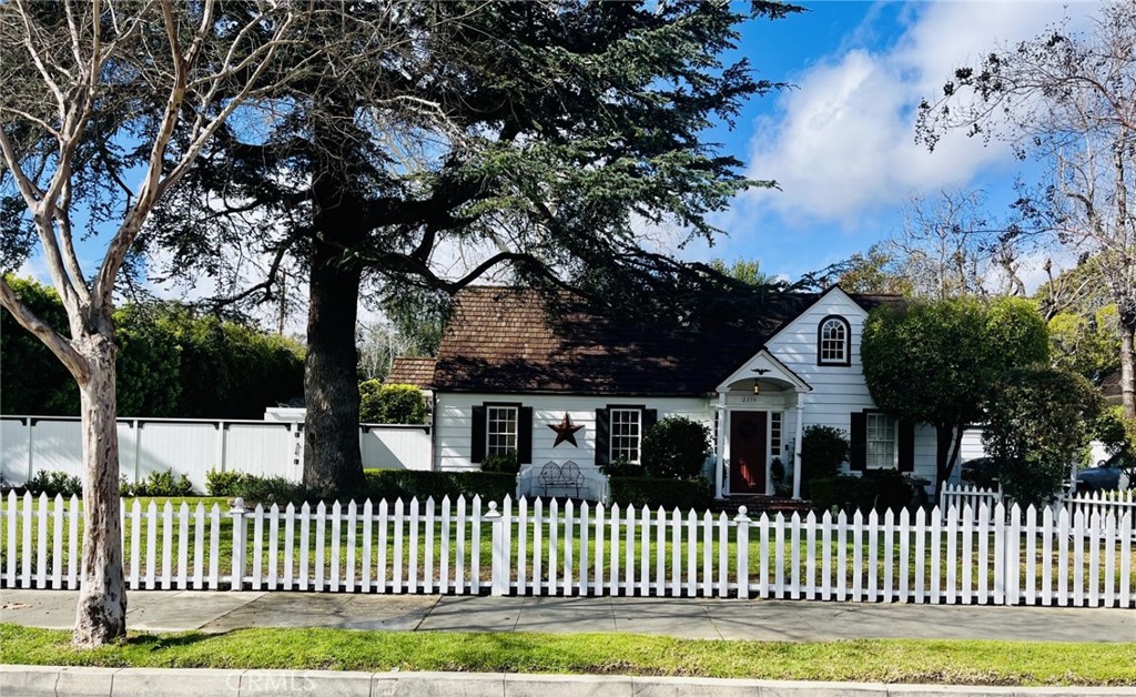 2110 N Ross, Santa Ana, CA 92706