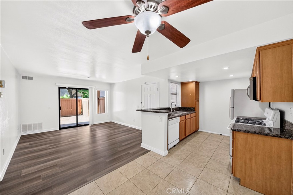Kitchen/Dining combo