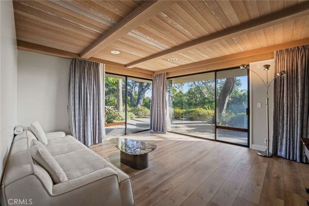 1458 Hillcrest, Pasadena, CA 91106