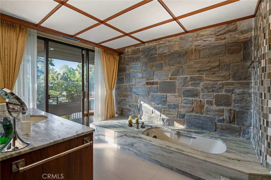 1458 Hillcrest, Pasadena, CA 91106