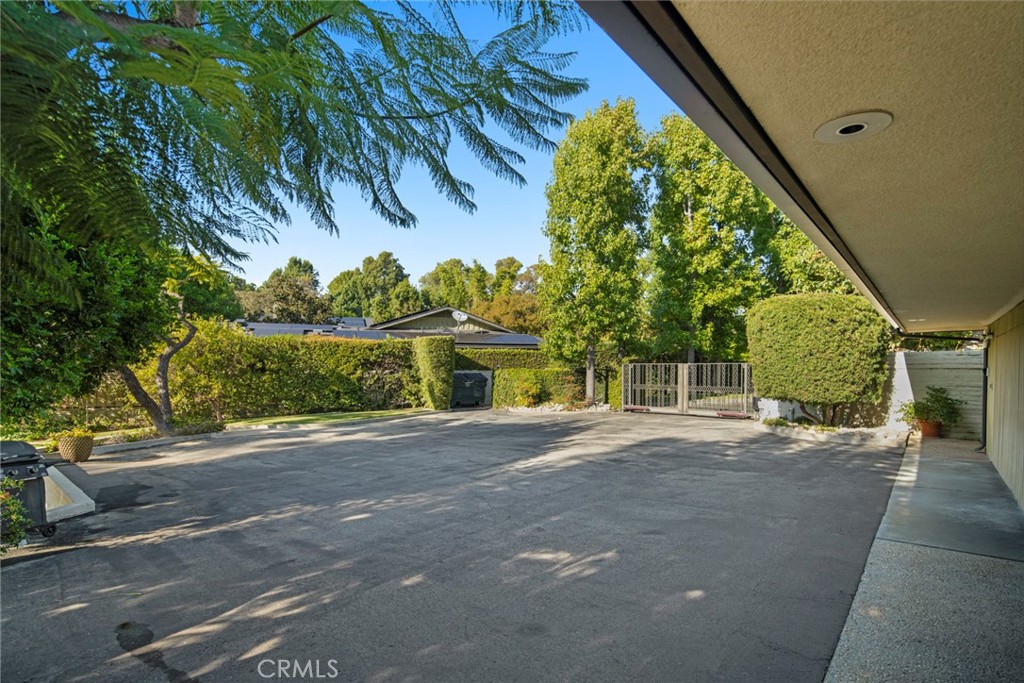 1458 Hillcrest, Pasadena, CA 91106