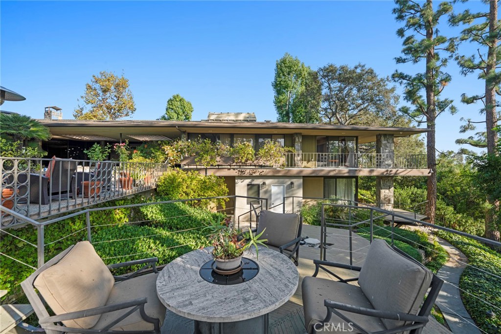 1458 Hillcrest, Pasadena, CA 91106