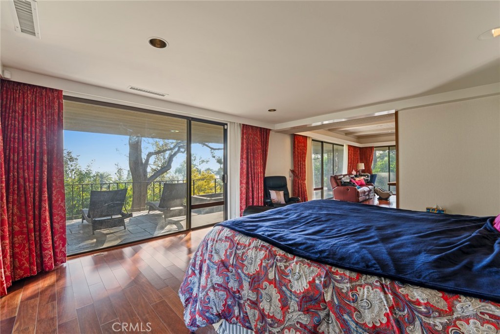 1458 Hillcrest, Pasadena, CA 91106