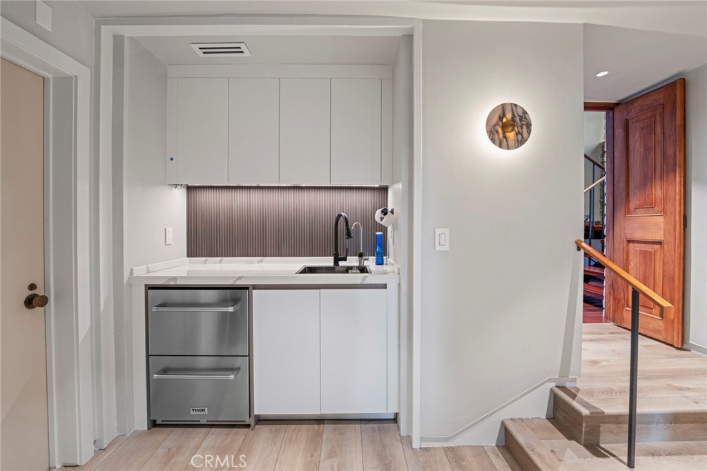 1458 Hillcrest, Pasadena, CA 91106