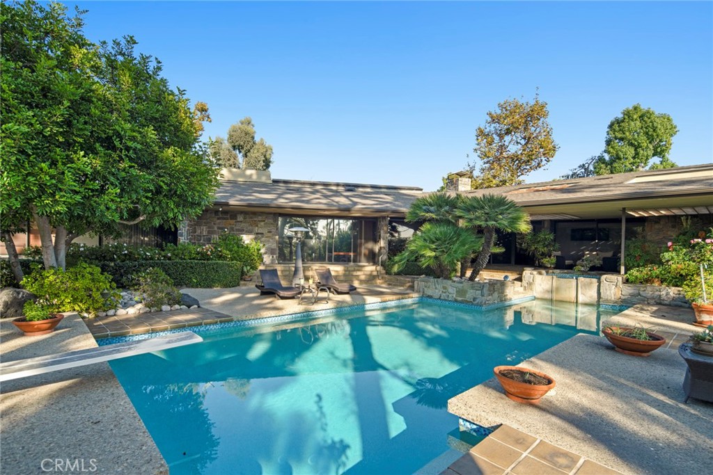1458 Hillcrest, Pasadena, CA 91106