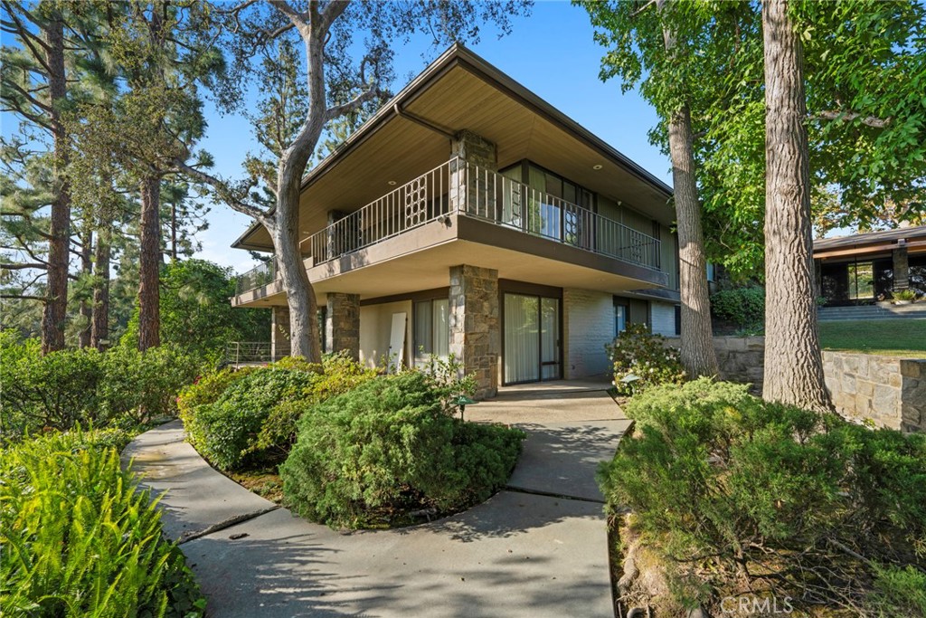 1458 Hillcrest, Pasadena, CA 91106
