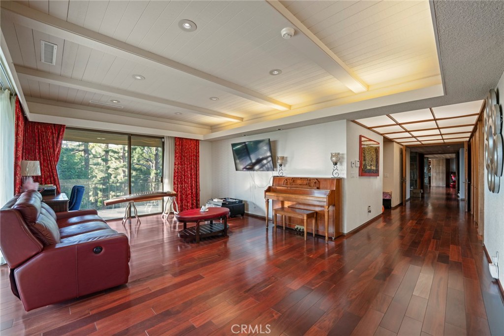 1458 Hillcrest, Pasadena, CA 91106