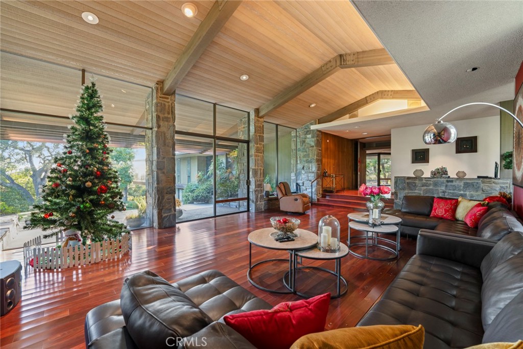 1458 Hillcrest, Pasadena, CA 91106