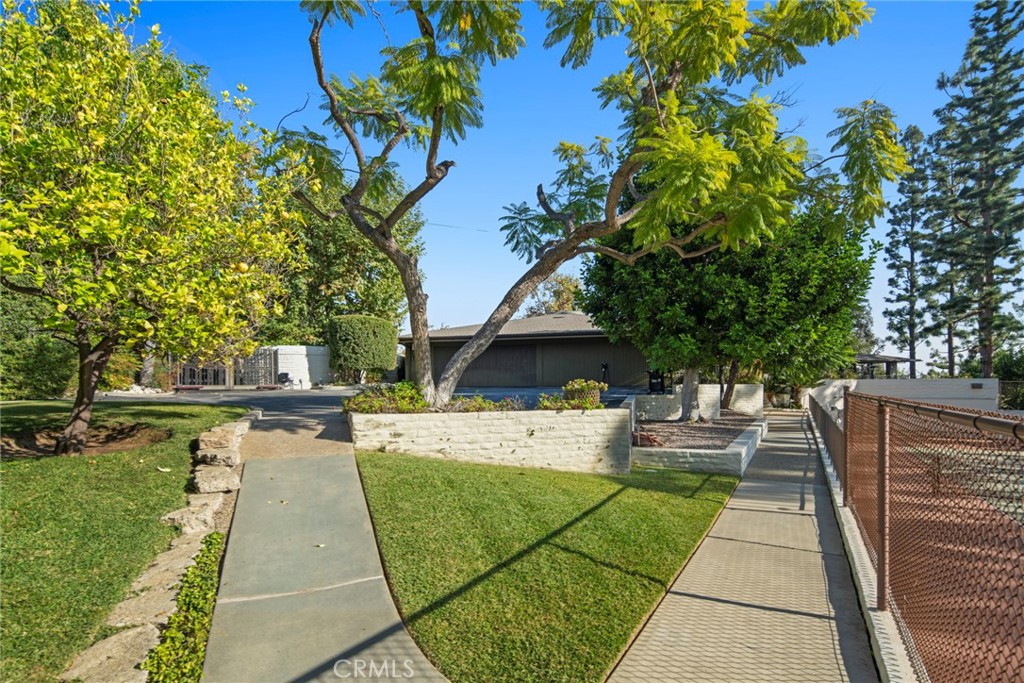 1458 Hillcrest, Pasadena, CA 91106