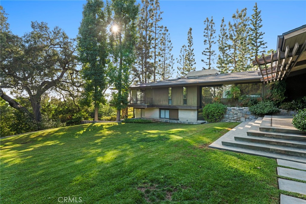 1458 Hillcrest, Pasadena, CA 91106