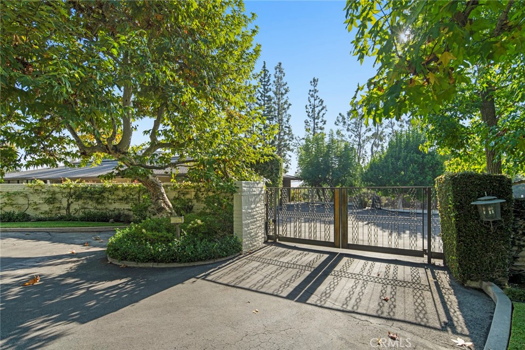 1458 Hillcrest, Pasadena, CA 91106