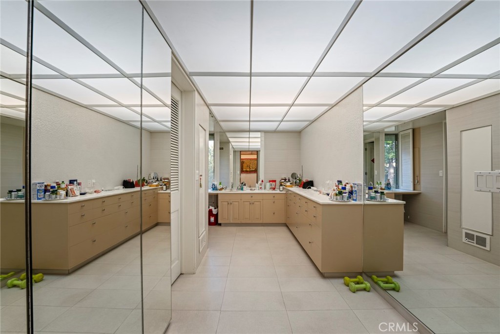 1458 Hillcrest, Pasadena, CA 91106